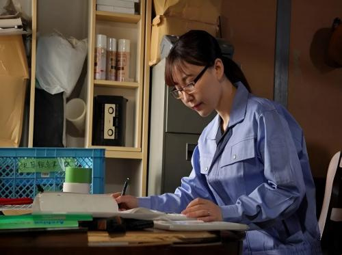 Puaskan keinginan bos muda Anda