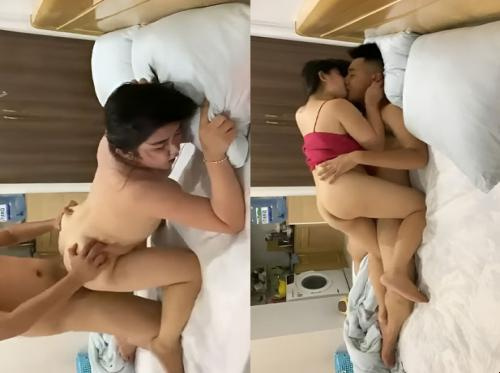 Saya menjual mobil dan pacar saya...